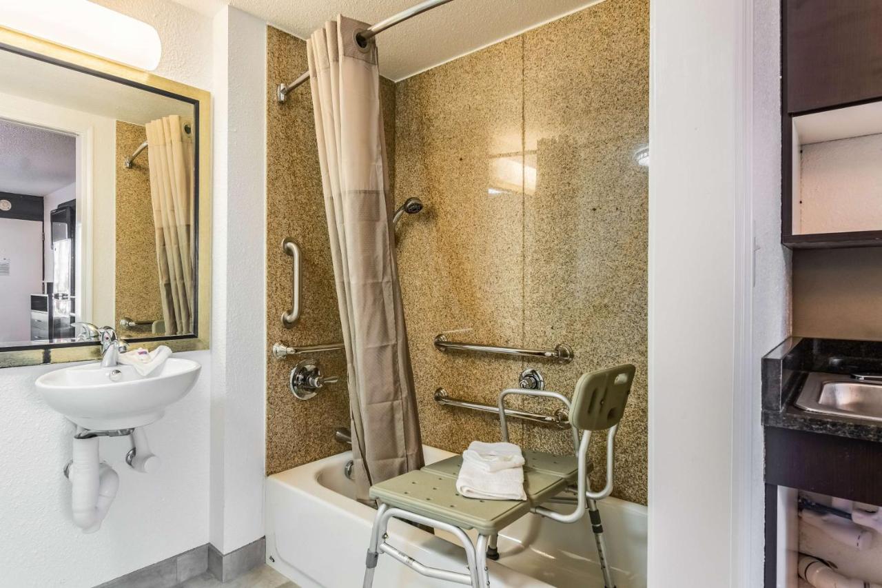 Queen Room - Disability Access - Non-Smoking at Studio 6 Little Rock, AR - West