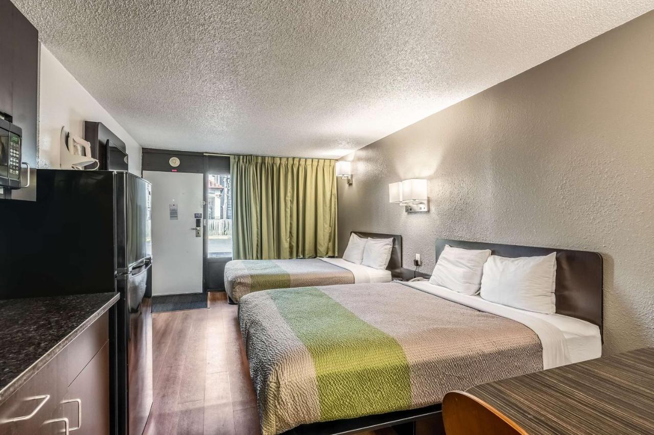 Deluxe Queen Room with Two Queen Beds - Non-Smoking at Studio 6 Little Rock, AR - West