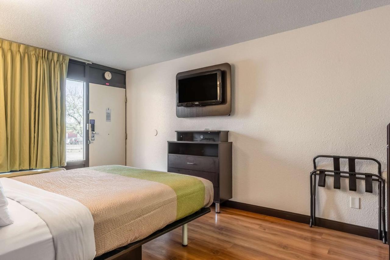 Deluxe Queen Room with Two Queen Beds - Non-Smoking at Studio 6 Little Rock, AR - West
