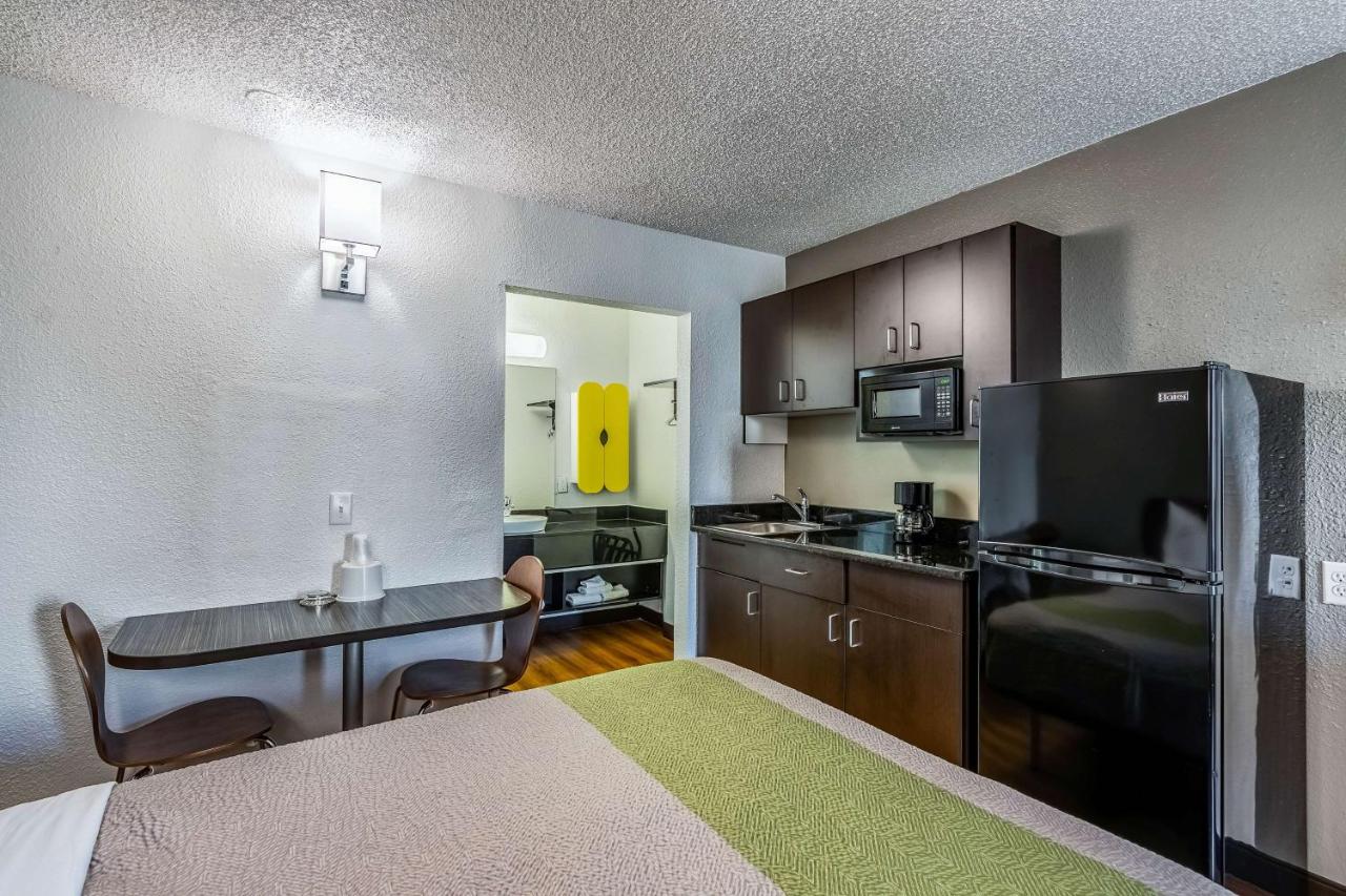 Deluxe Queen Room with Two Queen Beds - Non-Smoking at Studio 6 Little Rock, AR - West