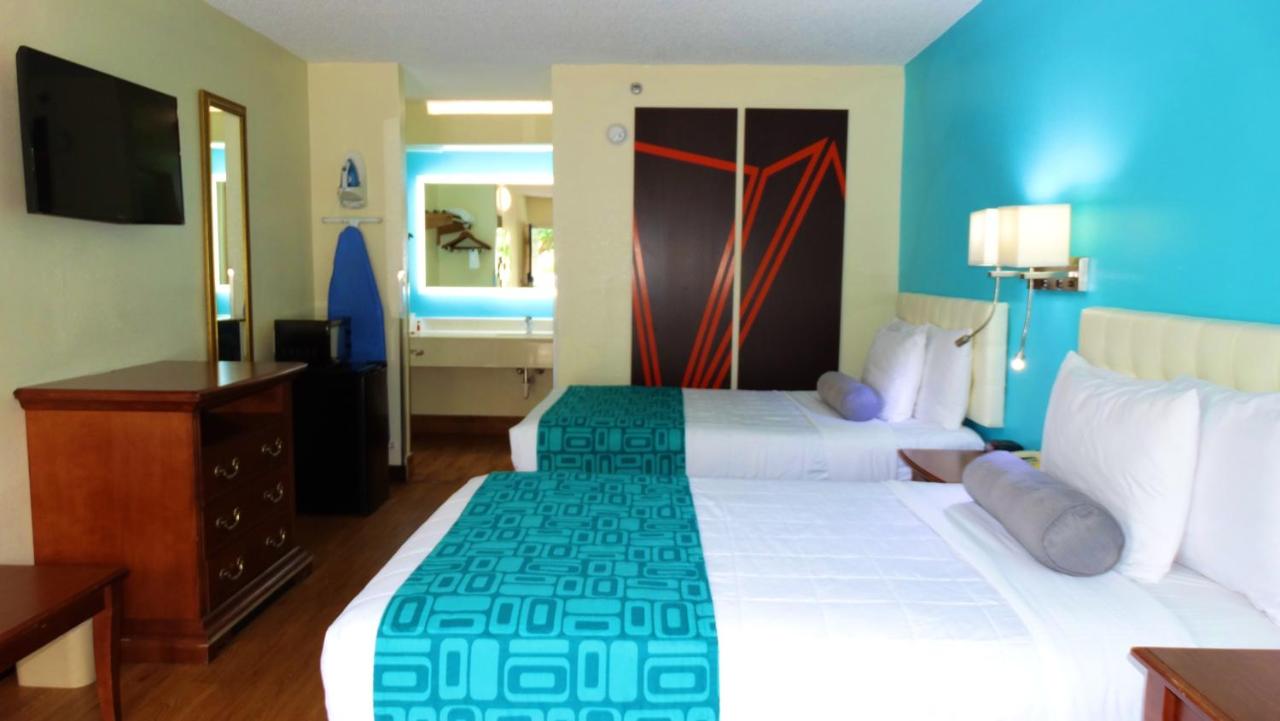 Double Room with Two Double Beds - Non-Smoking at Howard Johnson by Wyndham Savannah GA