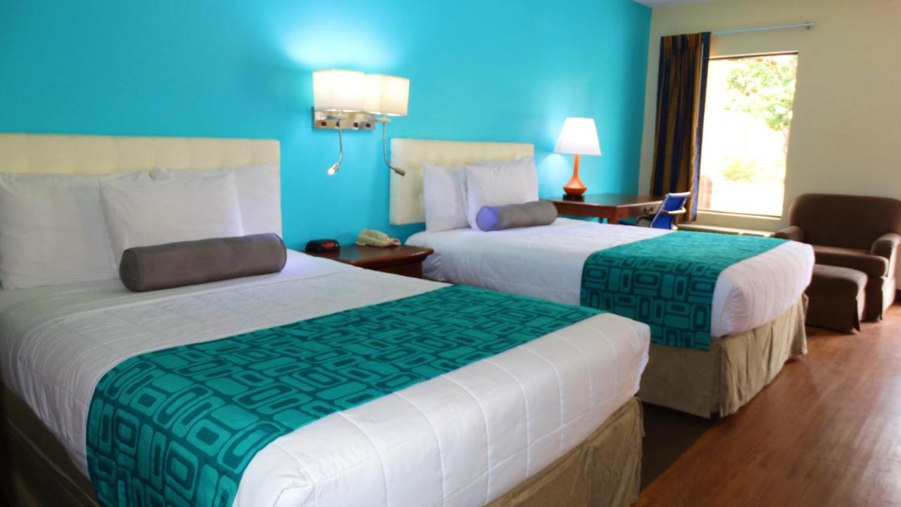 Double Room with Two Double Beds - Non-Smoking at Howard Johnson by Wyndham Savannah GA