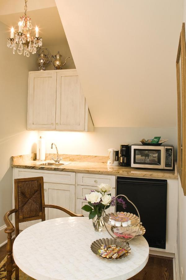 | Black Walnut B&B Inn