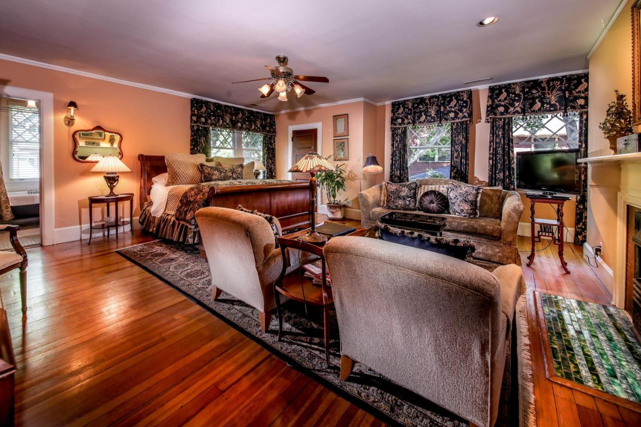 | Black Walnut B&B Inn