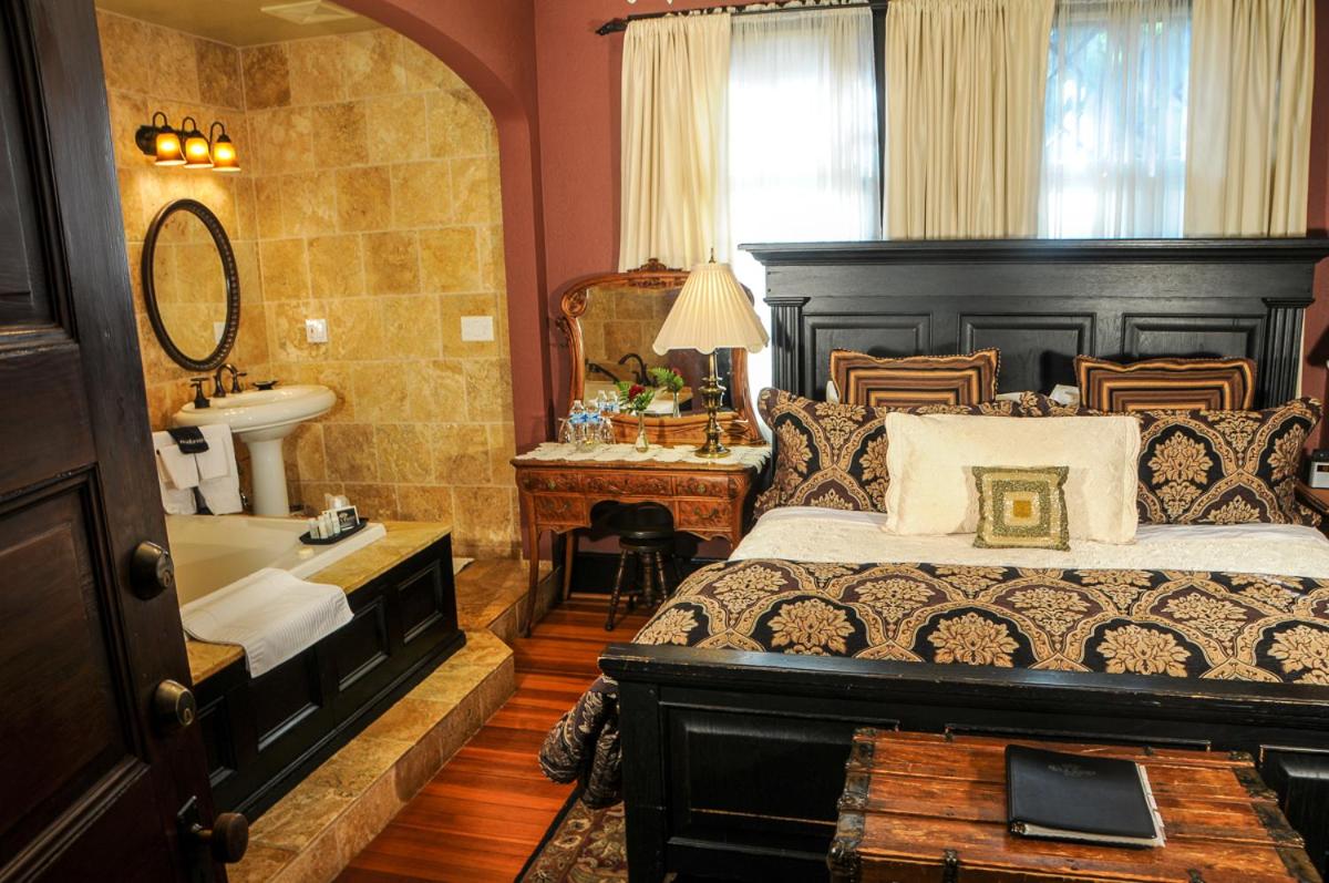 | Black Walnut B&B Inn