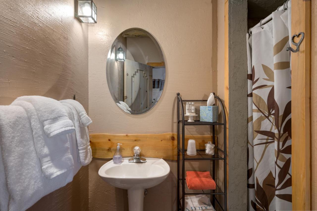  | Mariposa Lodge Bed and Breakfast