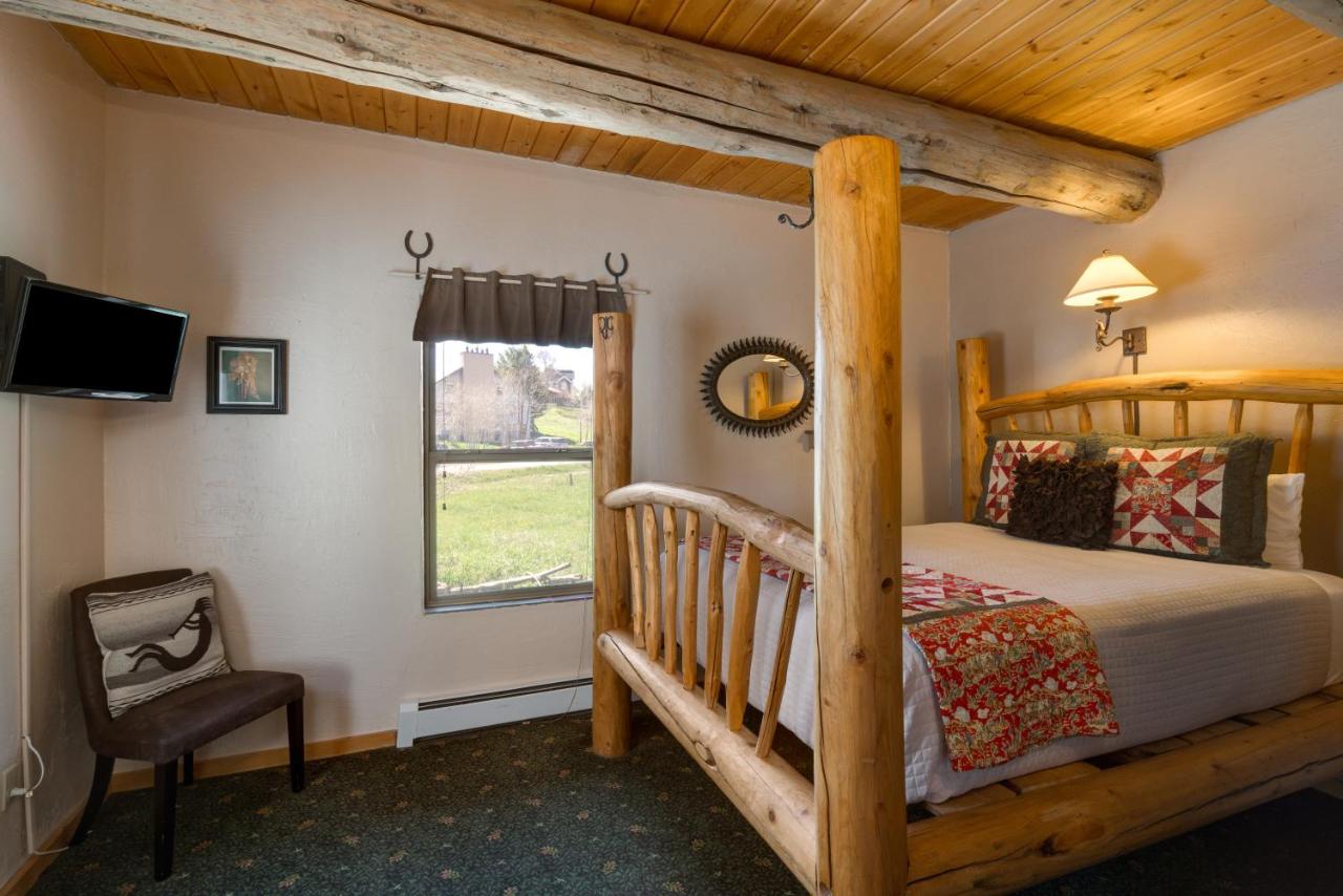  | Mariposa Lodge Bed and Breakfast