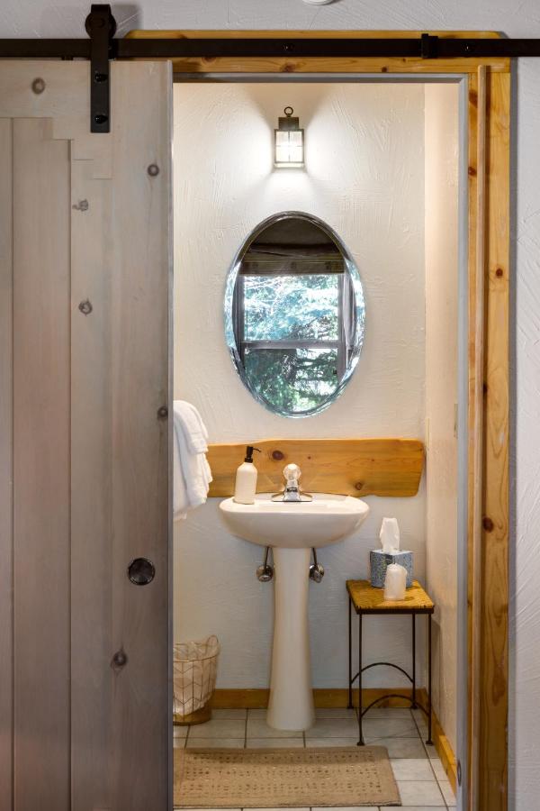  | Mariposa Lodge Bed and Breakfast