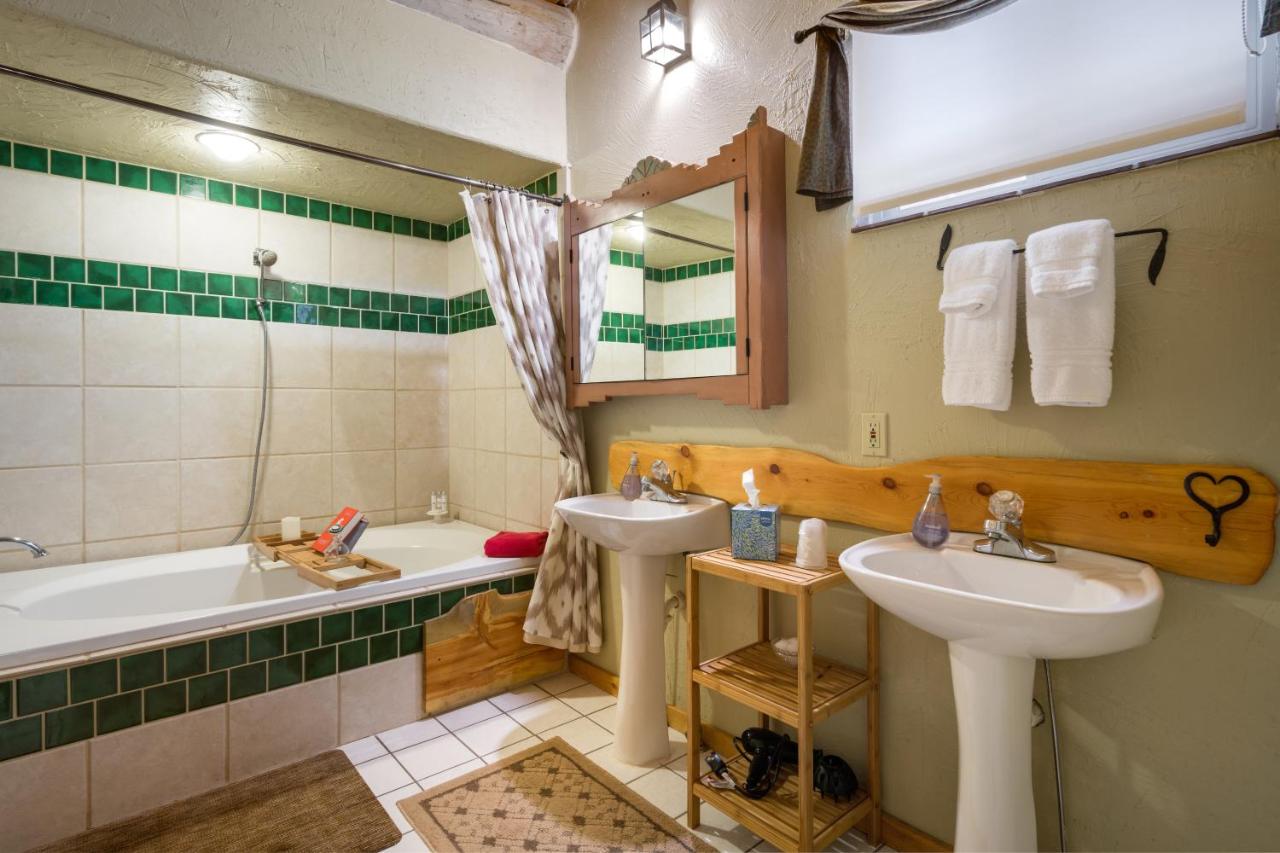  | Mariposa Lodge Bed and Breakfast