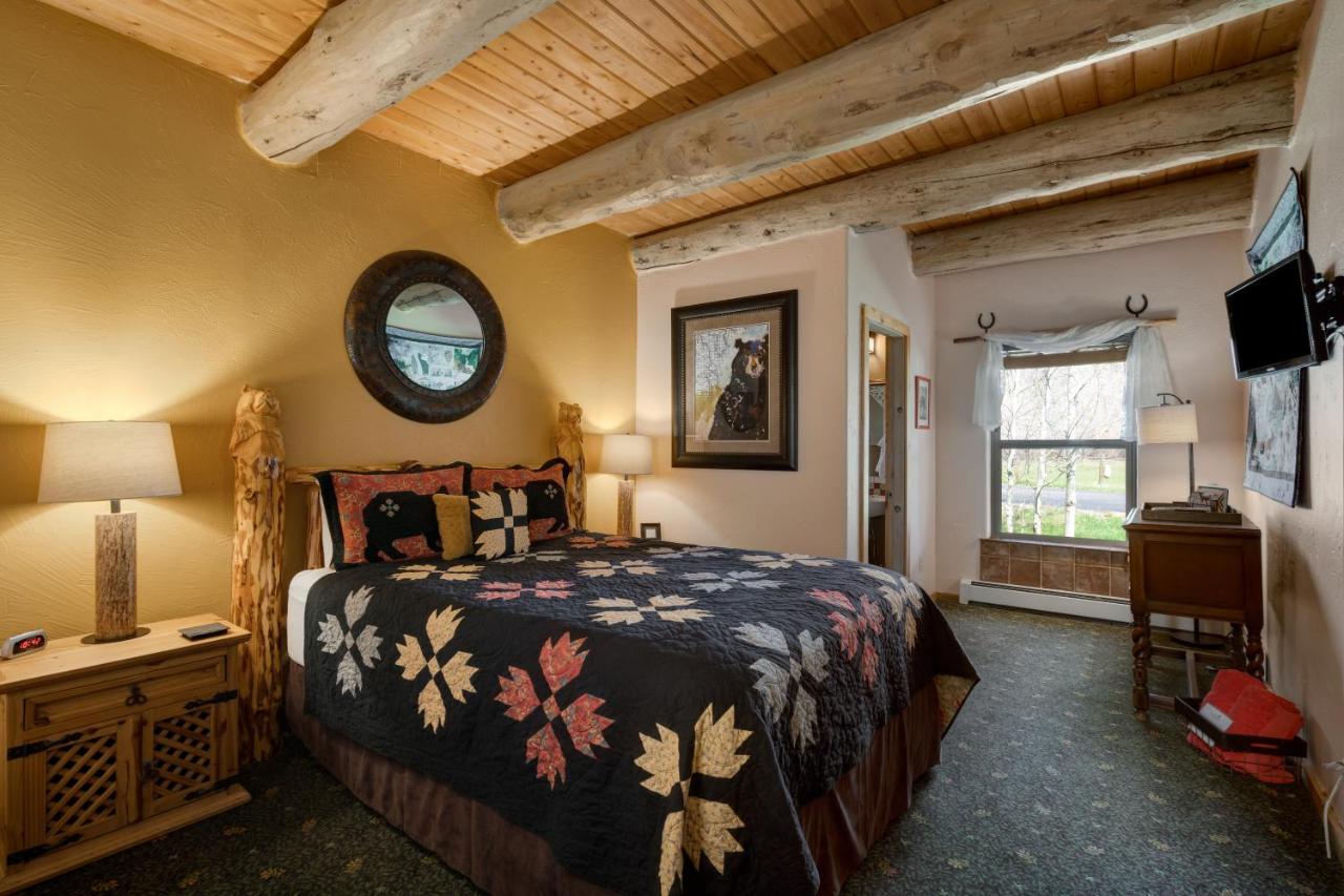  | Mariposa Lodge Bed and Breakfast