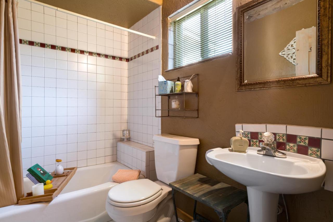  | Mariposa Lodge Bed and Breakfast