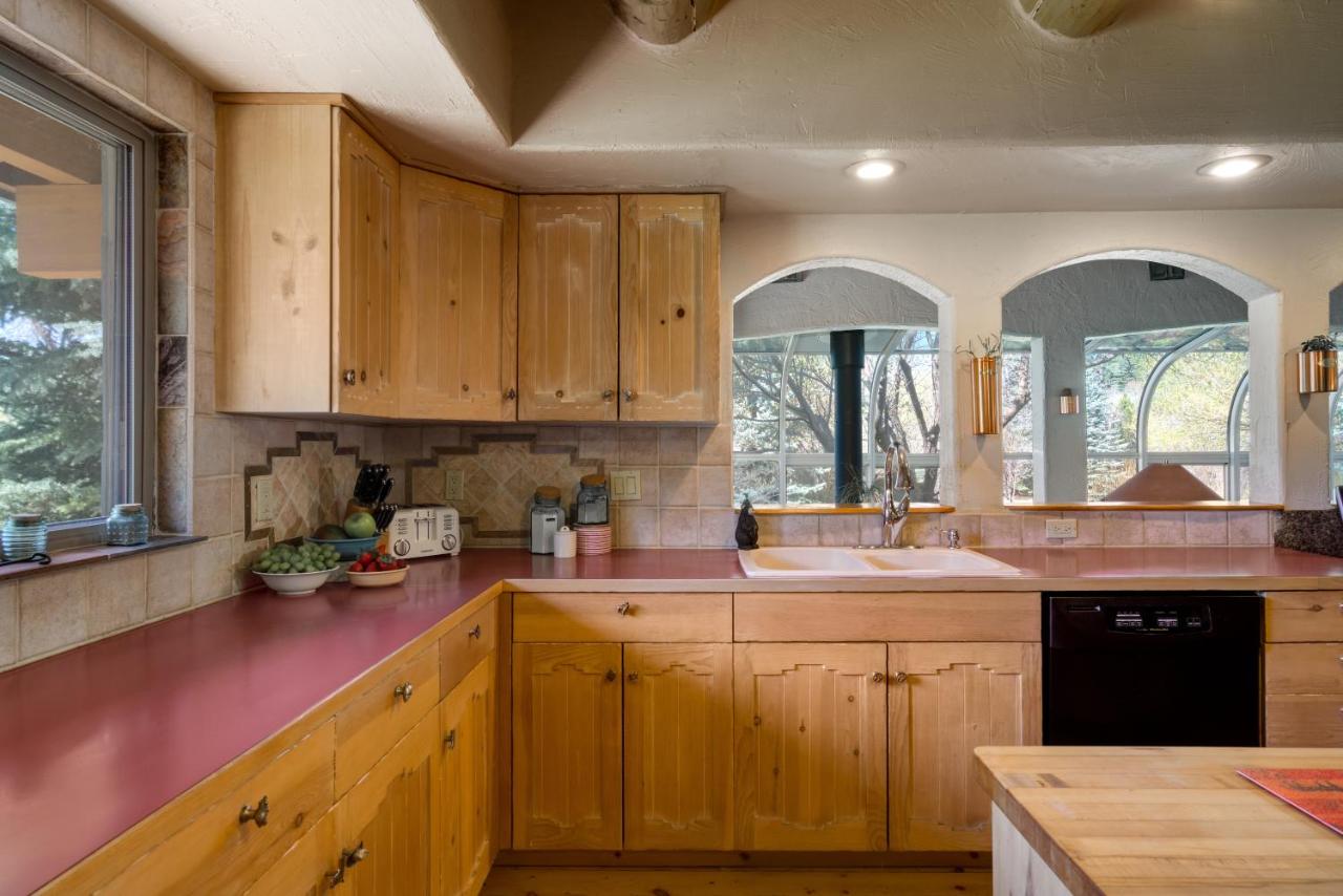  | Mariposa Lodge Bed and Breakfast