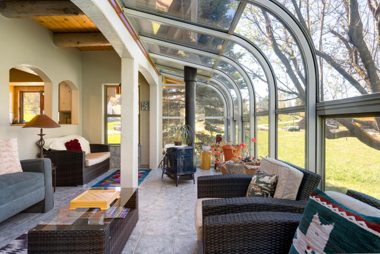  | Mariposa Lodge Bed and Breakfast