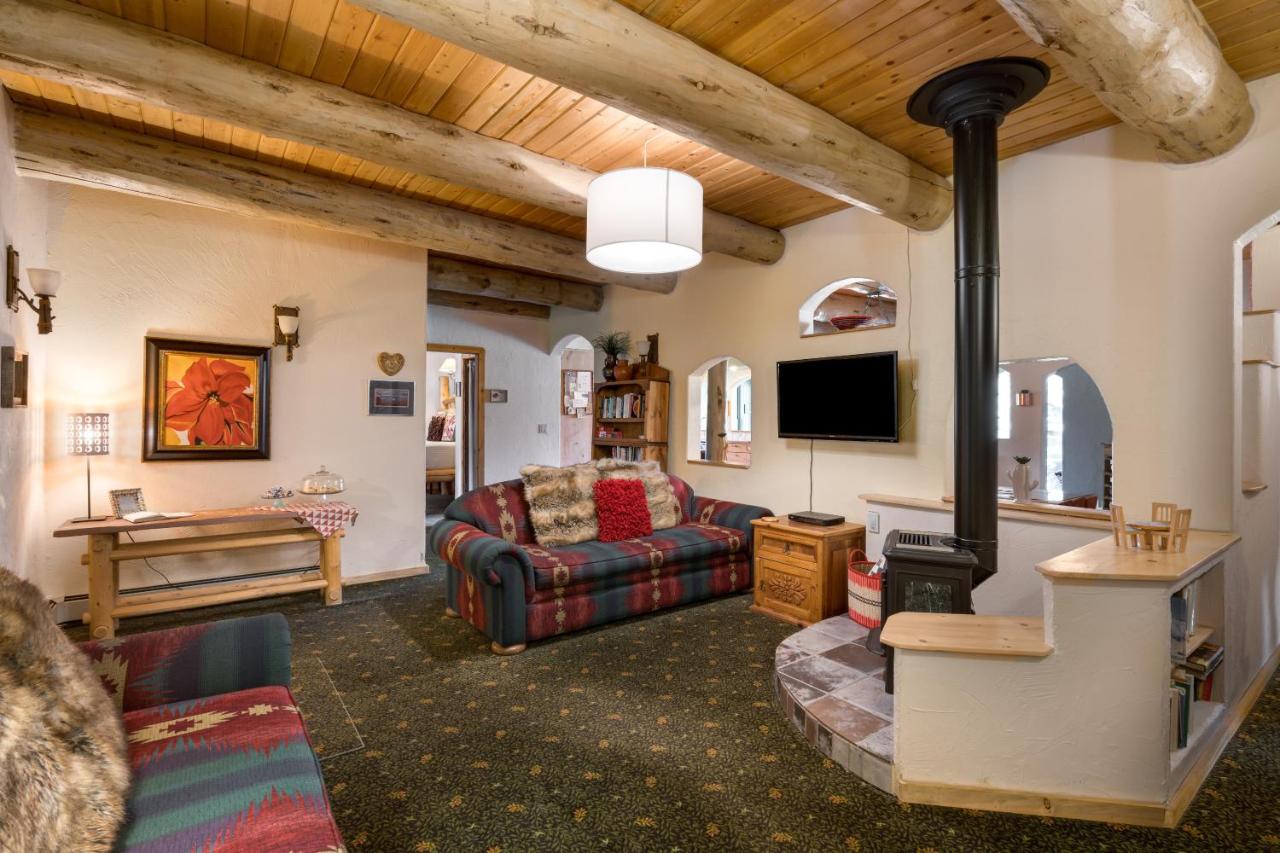  | Mariposa Lodge Bed and Breakfast