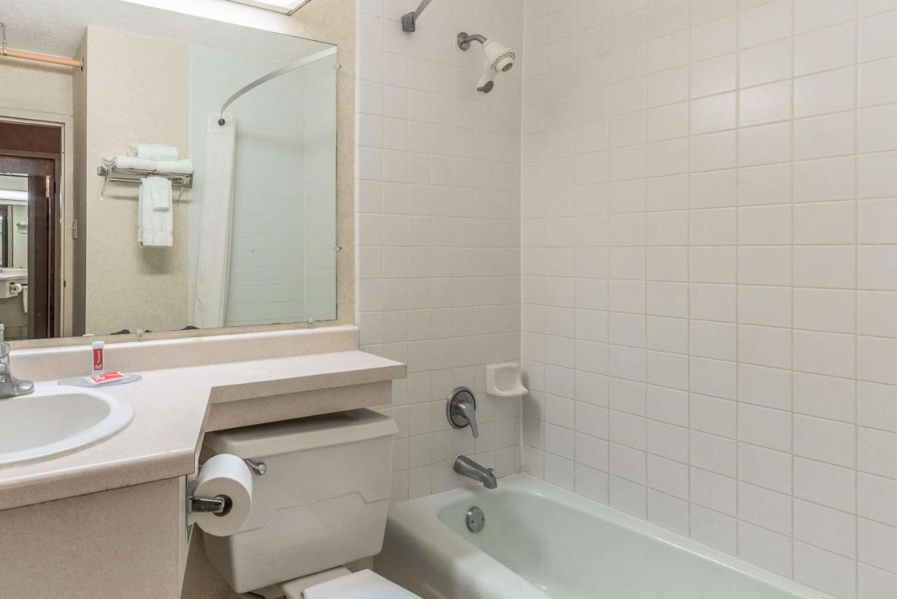 | Econo Lodge