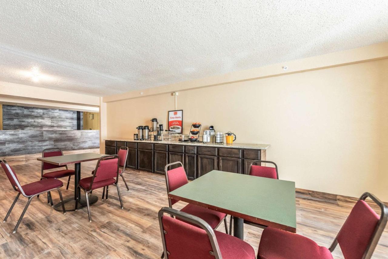 | Econo Lodge