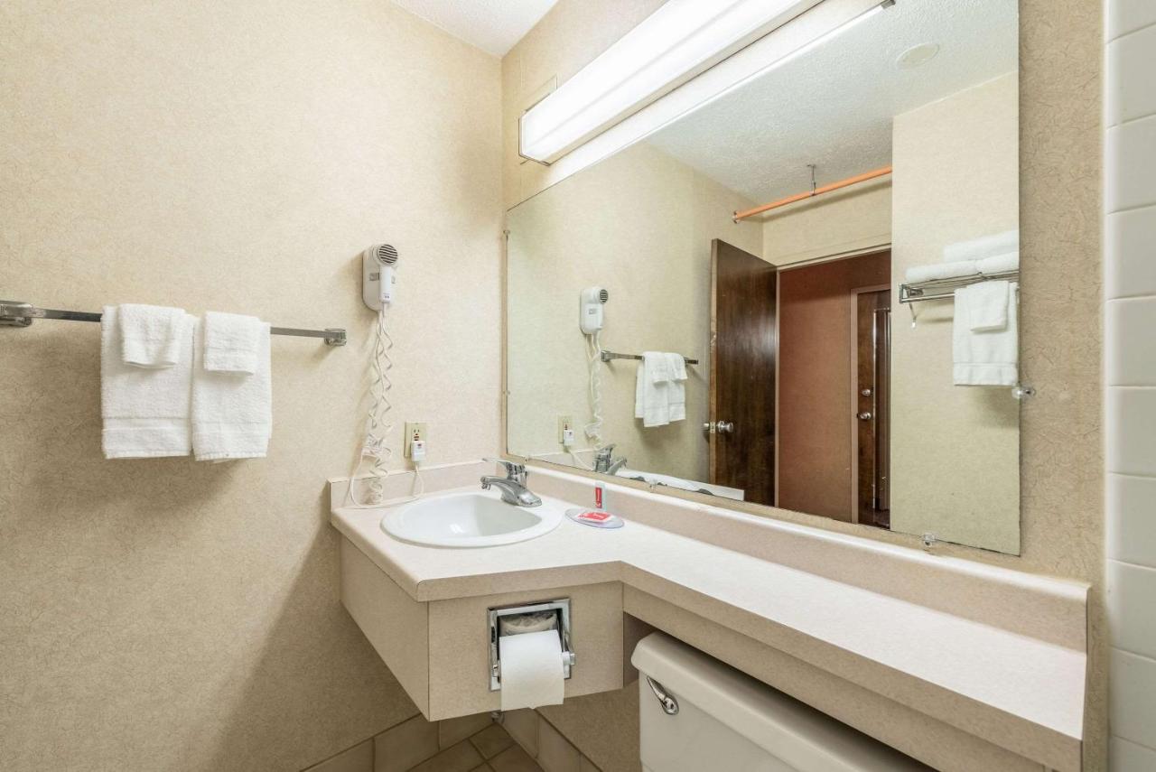 | Econo Lodge