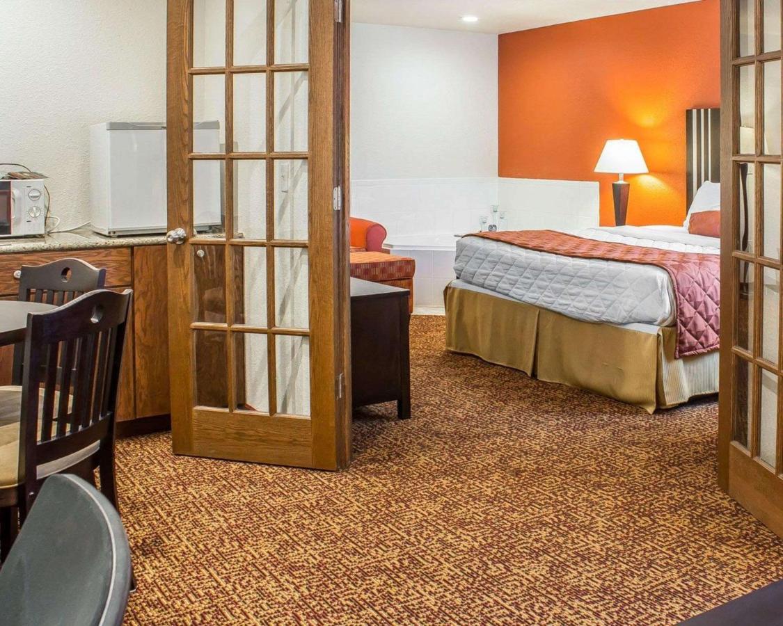 King Suite with Sofa Bed - Non-Smoking at Rodeway Inn Milford