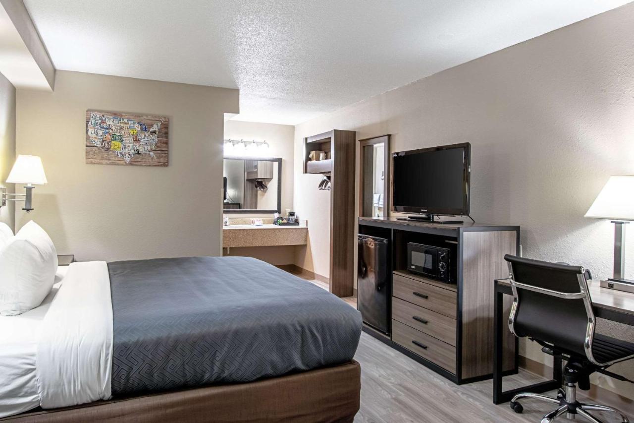 Business King Room - Non-Smoking at Econo Lodge Kingsville