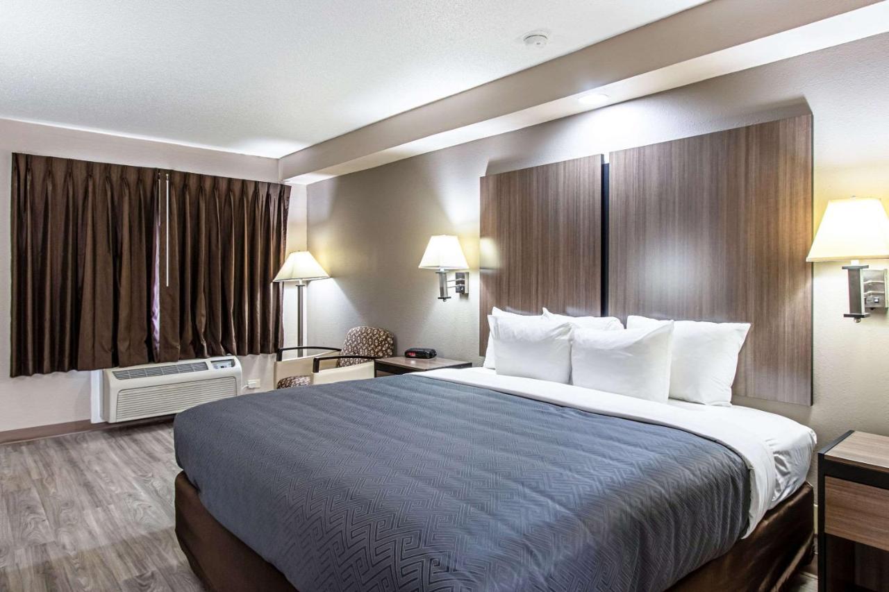 Business King Room - Non-Smoking at Econo Lodge Kingsville