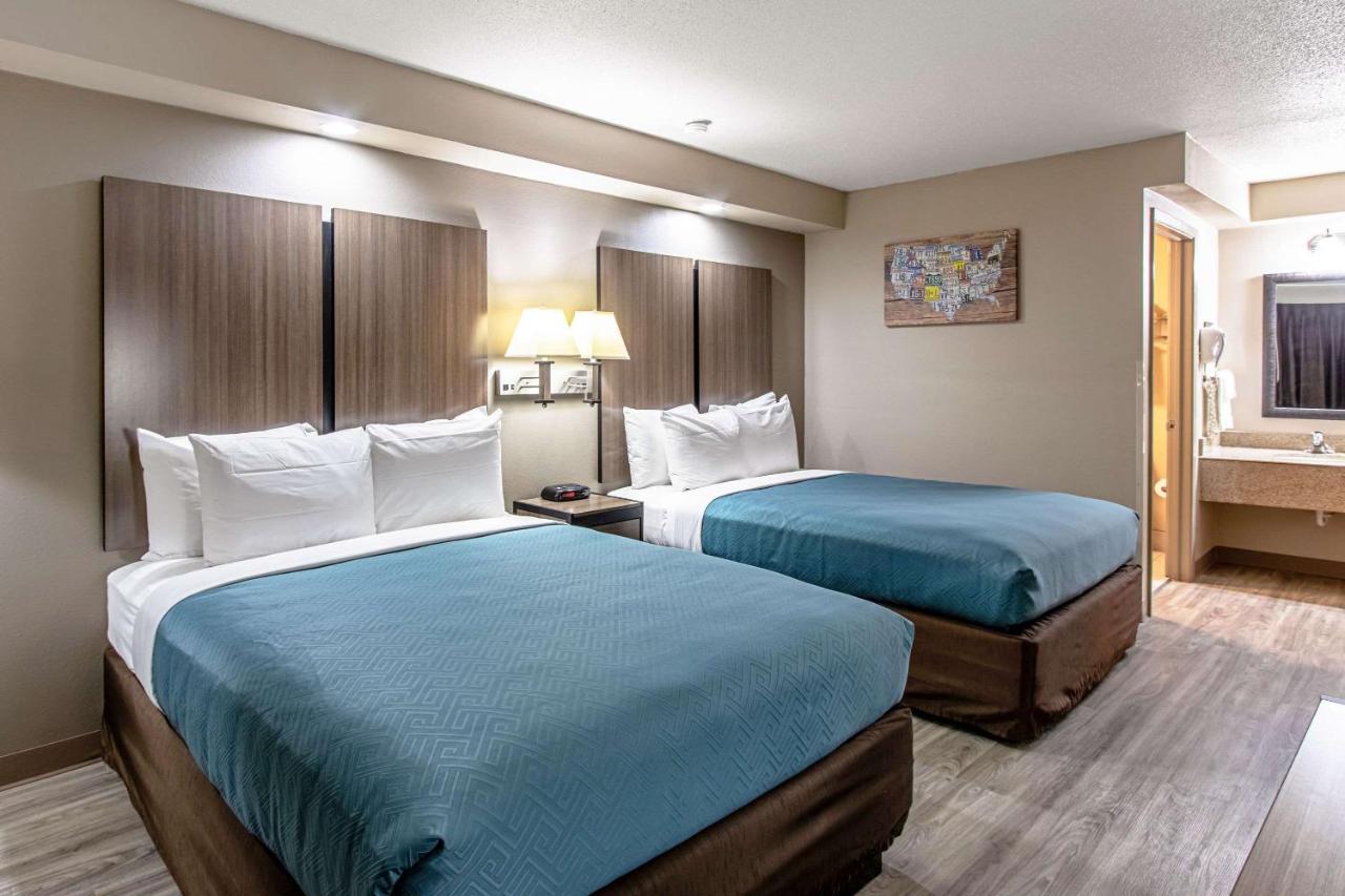 Queen Room with Two Queen Beds - Non-Smoking at Econo Lodge Kingsville