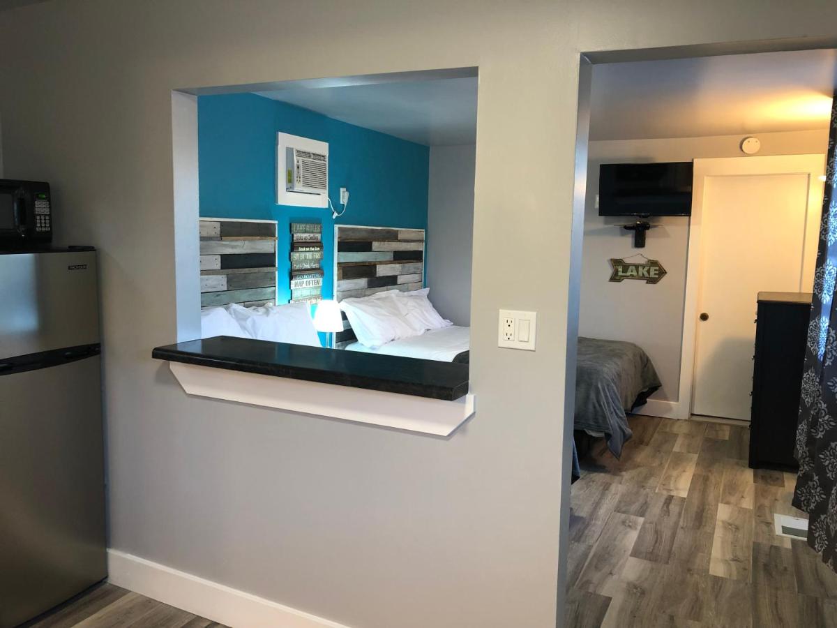 Family Room with Lake View at Alexanders Landing