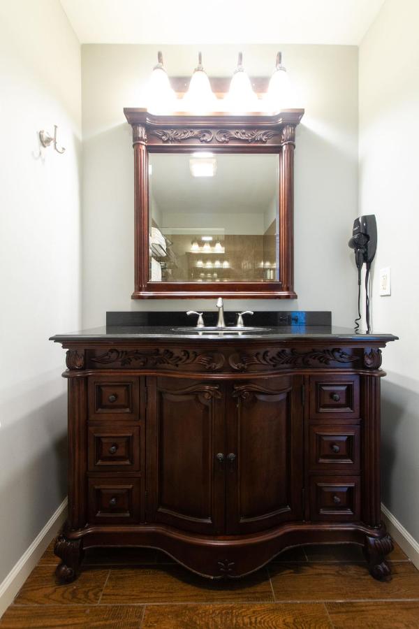 | The Dahlonega Square Hotel & Villas