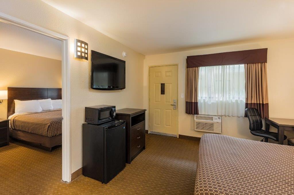 | Key Inn and Suites