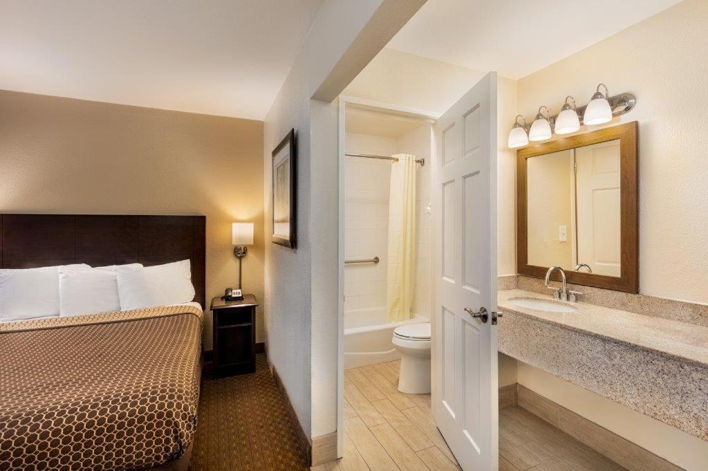 | Key Inn and Suites