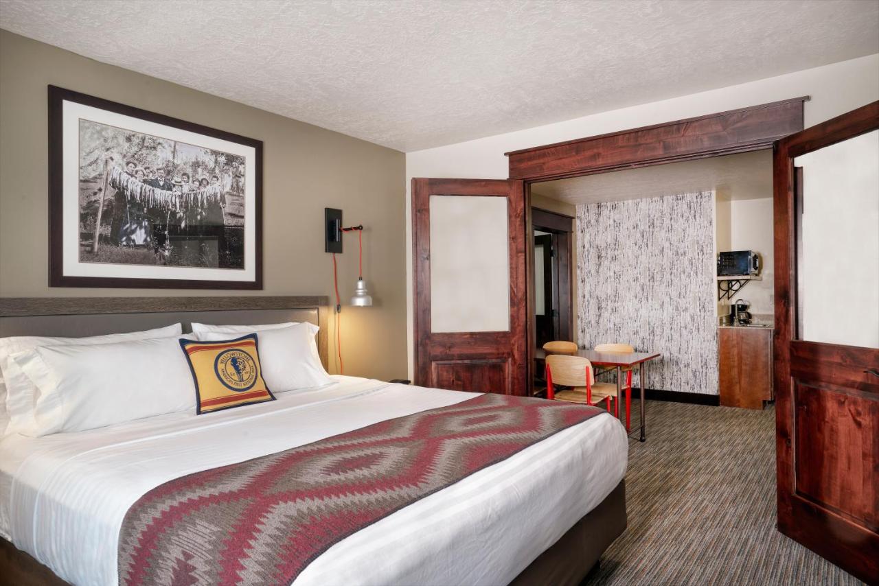| Yellowstone Park Hotel
