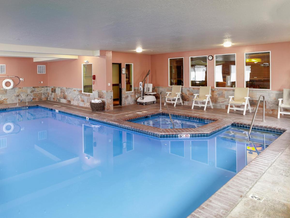 | Yellowstone Park Hotel
