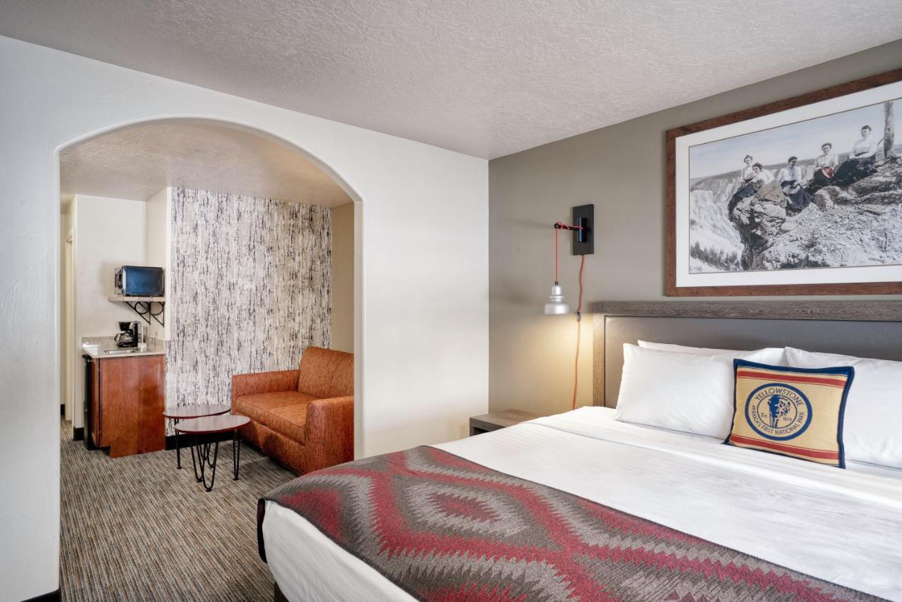 Room Selected at Check-In at Yellowstone Park Hotel