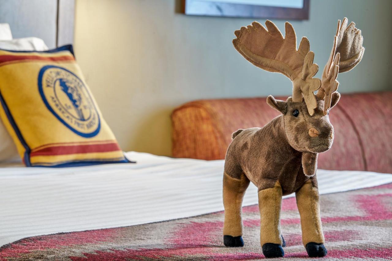 | Yellowstone Park Hotel