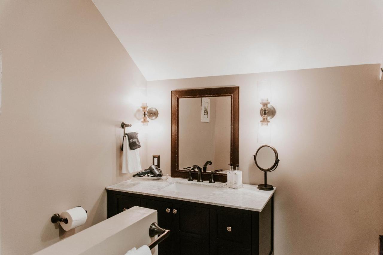 | Georges on York B&B