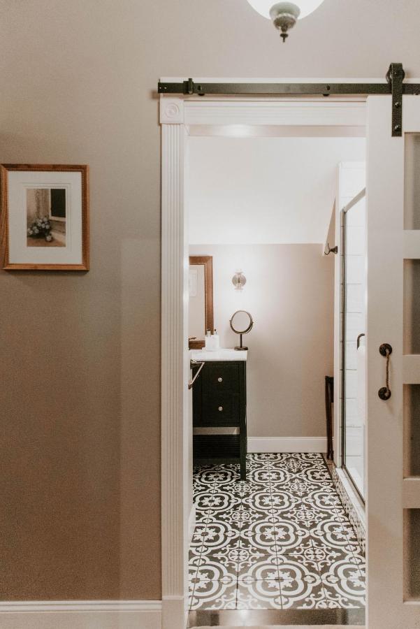 | Georges on York B&B