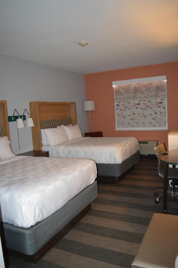 Queen Room with Two Queen Beds - Disability Access Tub/Non-Smoking at Holiday Inn Odessa by IHG