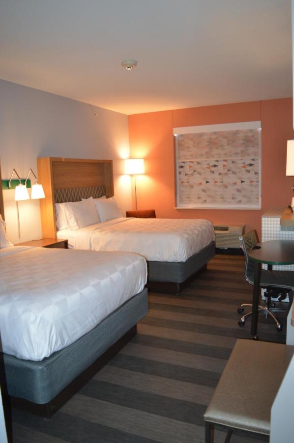 Queen Room with Two Queen Beds - Disability Access Tub/Non-Smoking at Holiday Inn Odessa by IHG