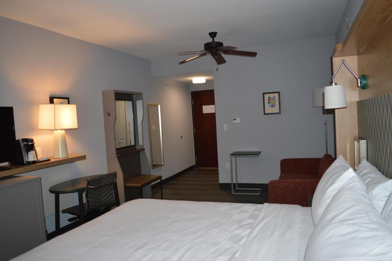 Twin Room with Sofa Bed - Non-Smoking at Holiday Inn Odessa by IHG