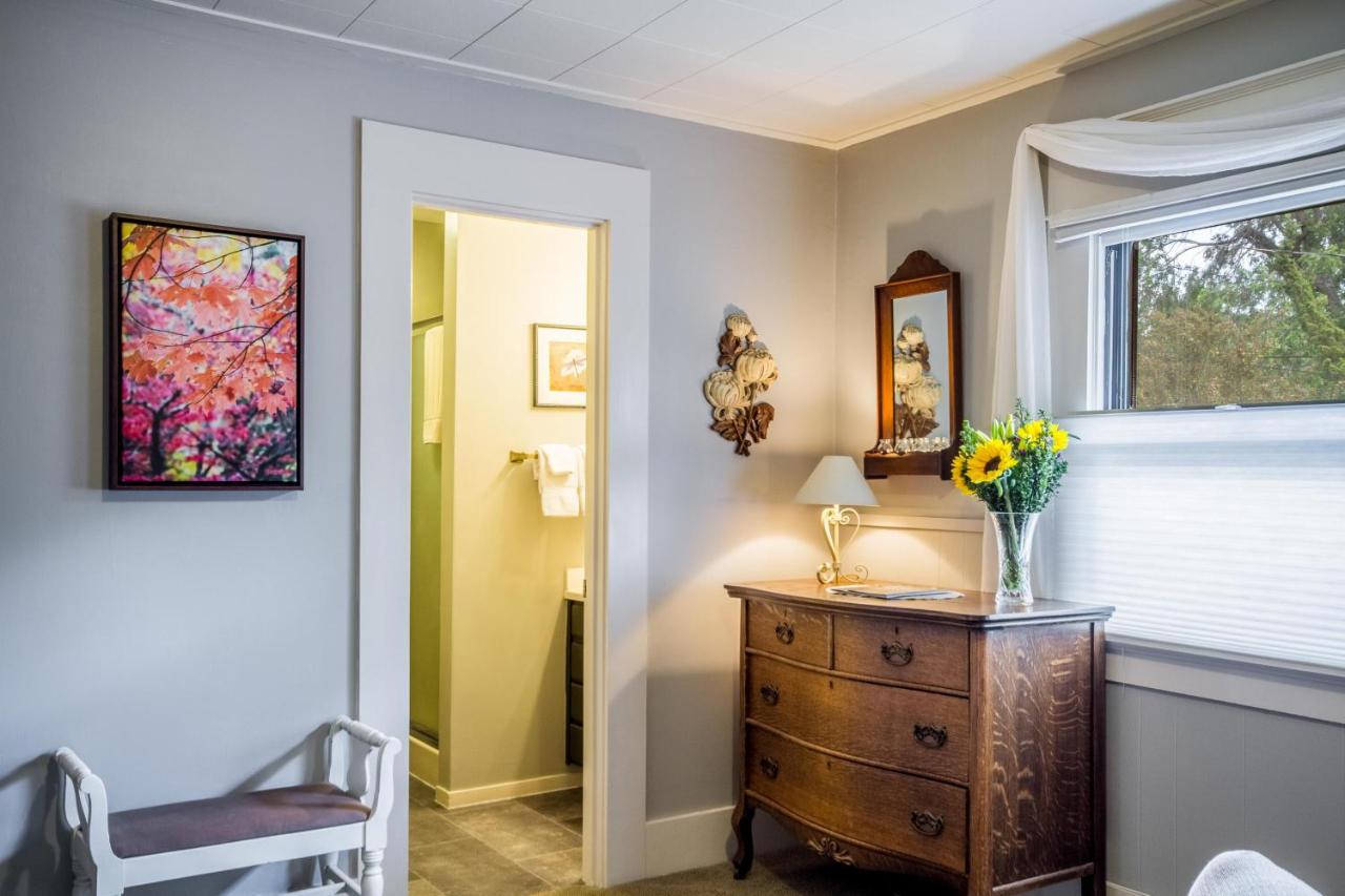  | Oak Hill Bed & Breakfast