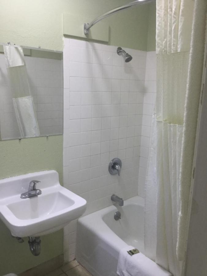 | Budget Inn - Laytonville