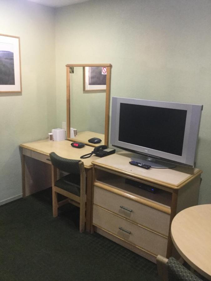 | Budget Inn - Laytonville