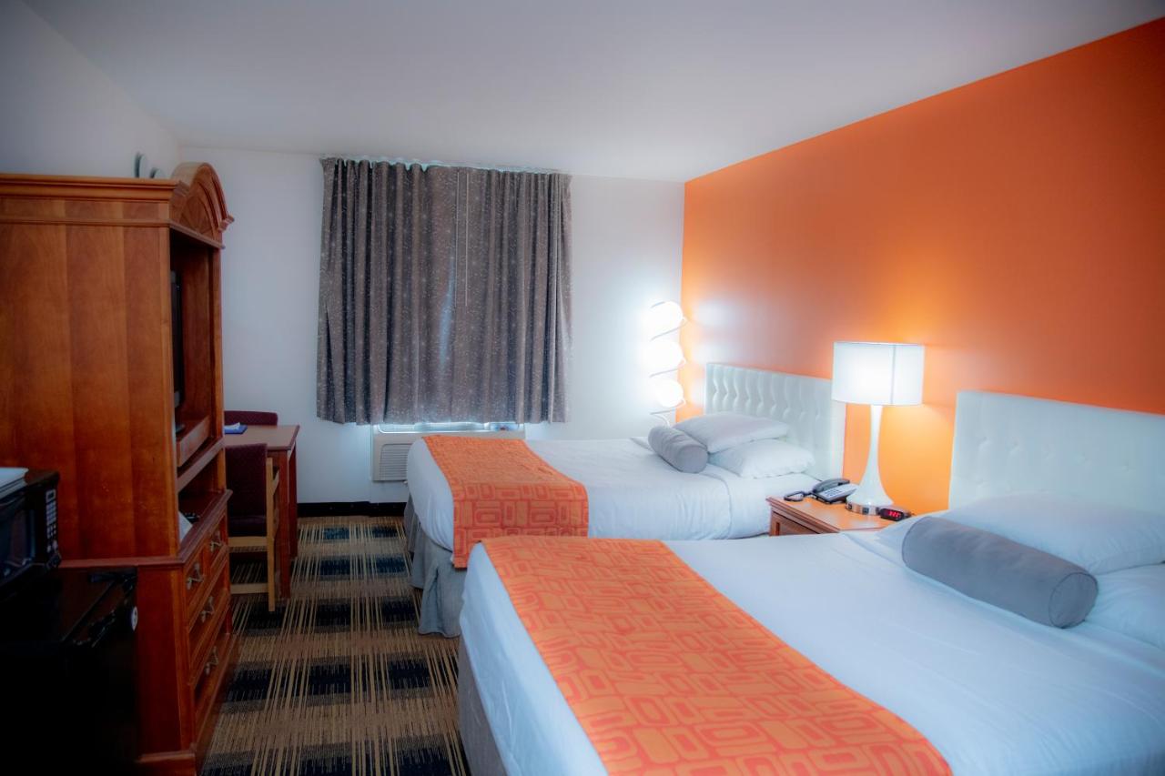 | Howard Johnson by Wyndham Allentown/Dorney Hotel & Suites