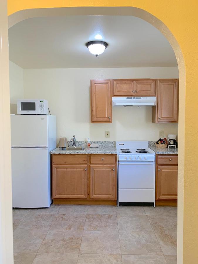 | Carlin's Cottage Court