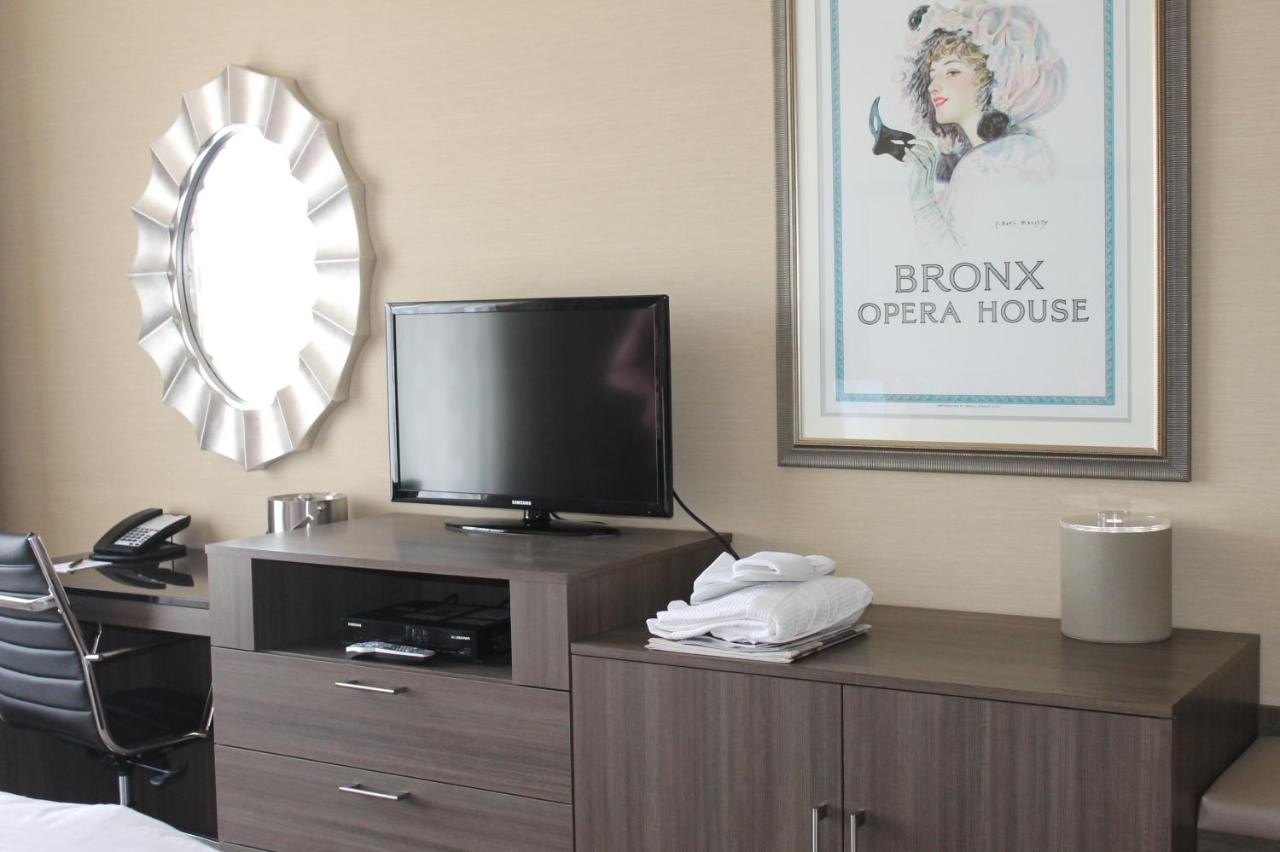 Deluxe Queen Room with Two Queen Beds at Opera House Hotel