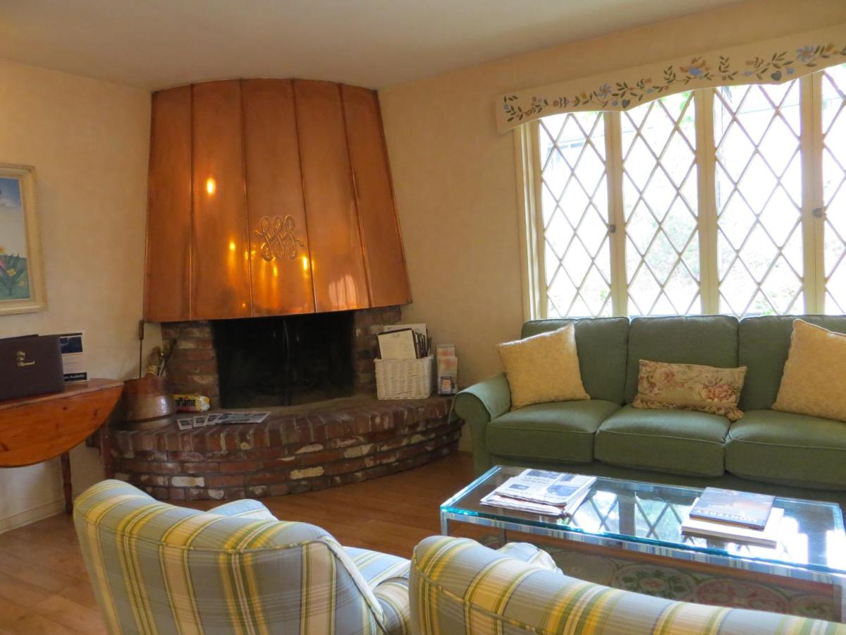 | Hofsas House Hotel