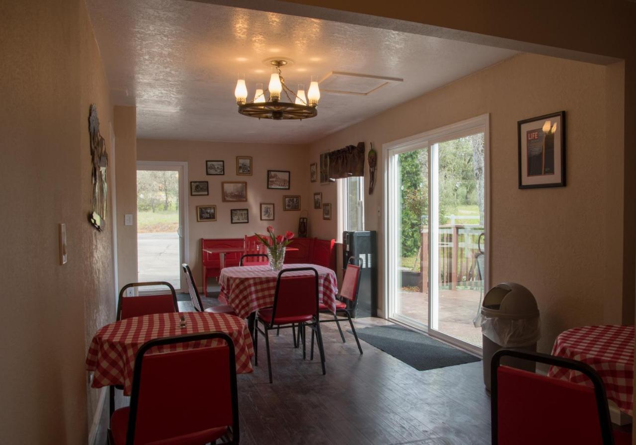 | Little Valley Inn