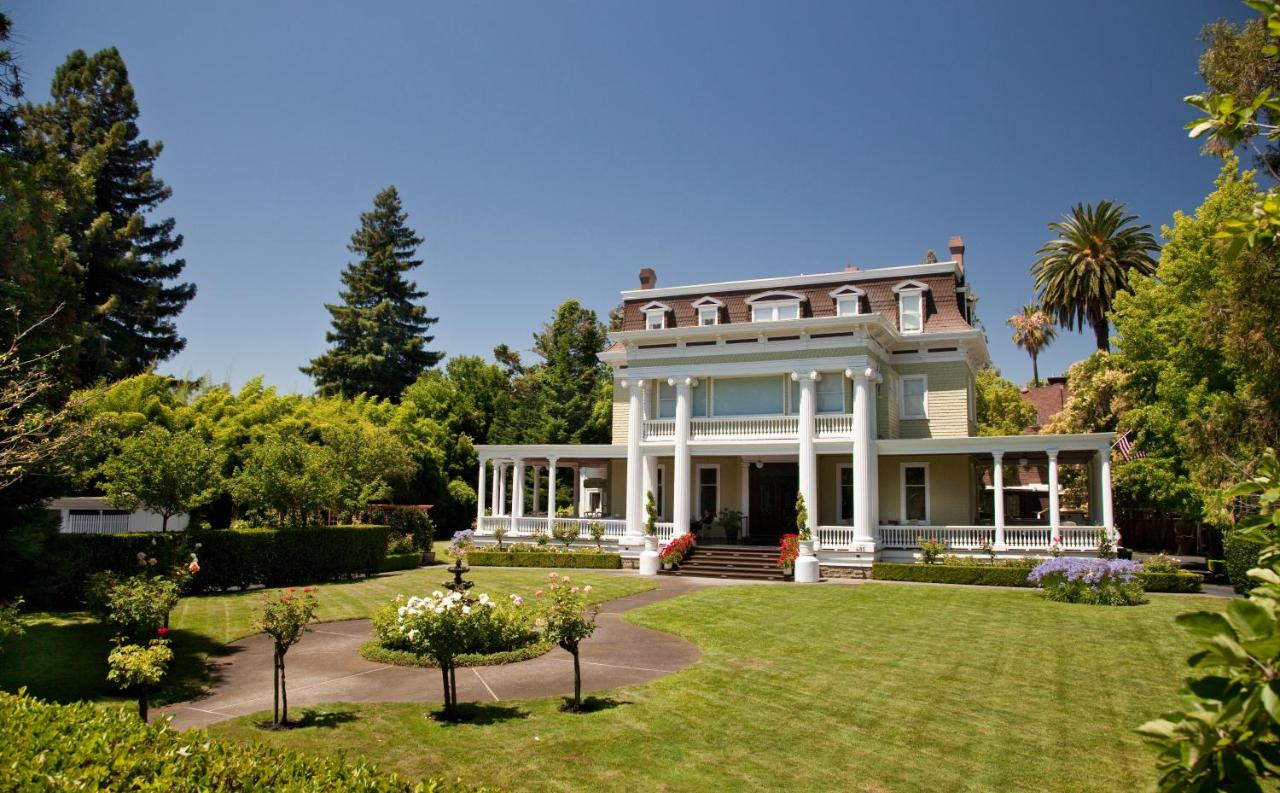 | Churchill Manor