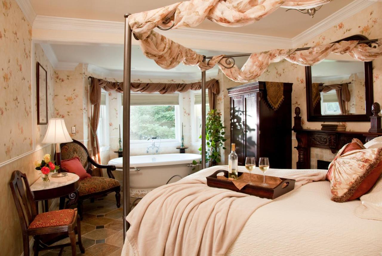 | Churchill Manor