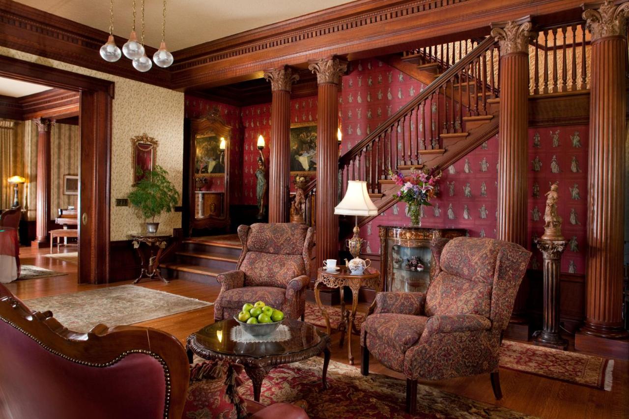 | Churchill Manor
