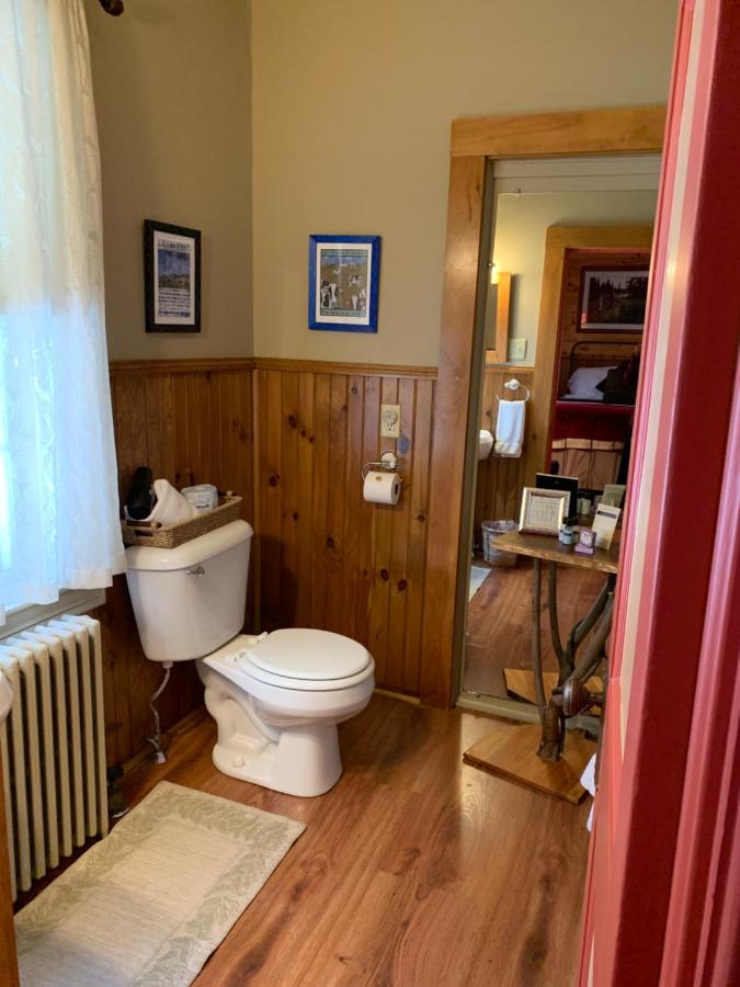 | Waybury Inn